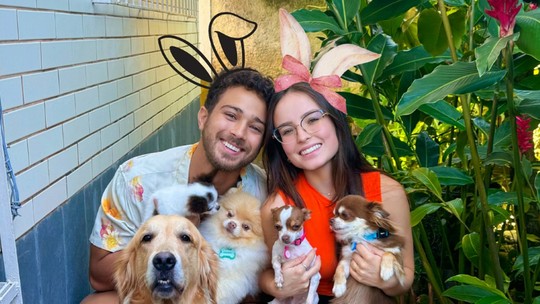 Larissa Manoela posa em família ao desejar Feliz Páscoa aos seguidores