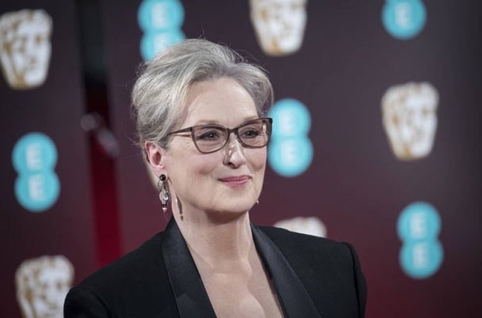 Meryl Streep diz que o diretor criativo da Chanel mentiu em sua entrevista ao WWD e ainda está aguardando um pedido de desculpas do estilista (Foto: John Phillips/Getty Images) — Foto: Glamour