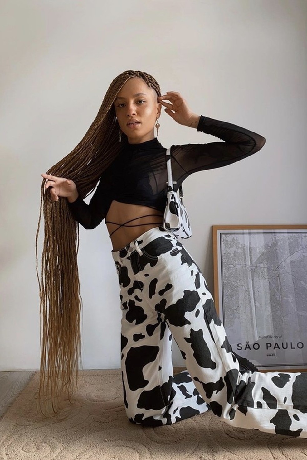 Looks com estampa de zebra e vaquinha são tendência nas redes sociais (Foto: @prettamesmo) — Foto: Glamour