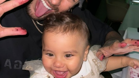 Bruna Biancardi se diverte com Neymar e Mavie em restaurante: "SĂł um pouquinho sujos" Bruna Biancardi se diverte com Neymar e Mavie em restaurante: "SĂł um pouquinho sujos"