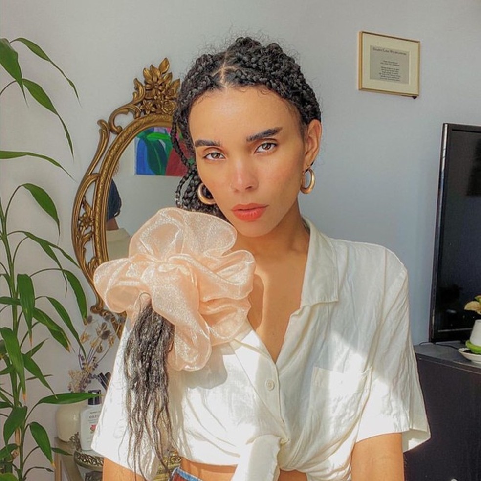Schrunchie gigante (Foto: Reprodução Instagram @roomshopvintage) — Foto: Glamour