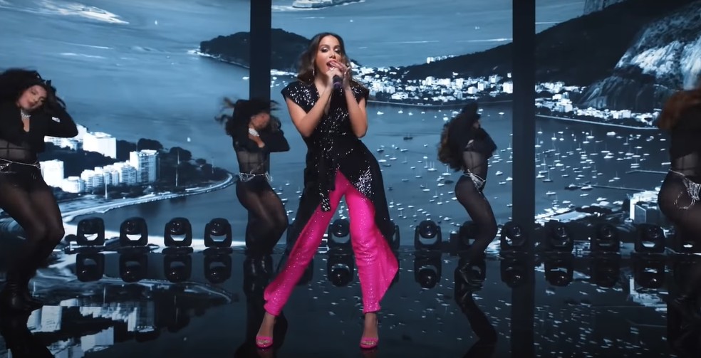 Anitta em performance transmitida no VMA 2021 — Foto: Reprodução/MTV