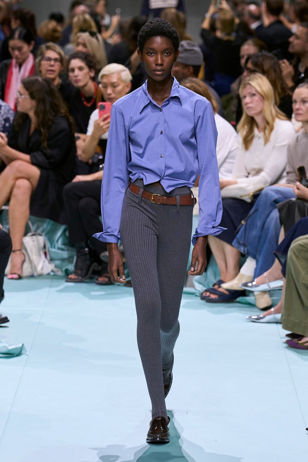 Calça justa no desfile da Prada — Foto: Spotlight Launchmetrics