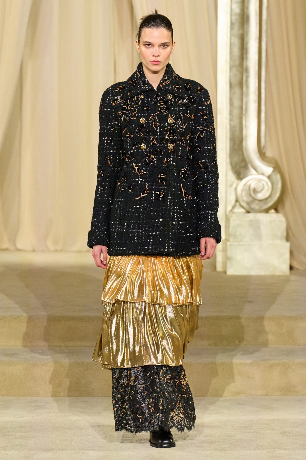 8 jeitos de usar saia no inverno, segundo a Chanel — Foto: Launchmetrics Spotlight