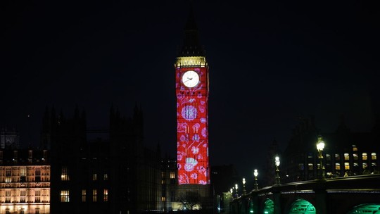 Big Ben, famoso relógio de Londres, ganha projeções em homenagem à coroação de Rei Charles. Veja fotos! 