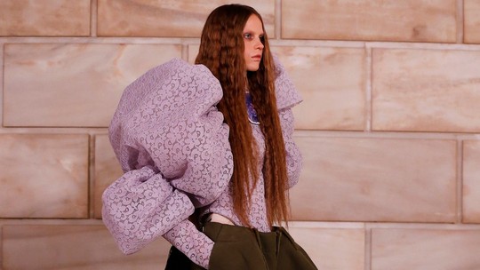 Marc Jacobs ensina como mesclar a leveza dos contos de fadas com a realidade
