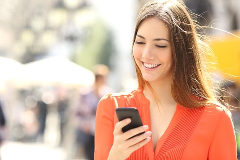 O celular pode afetar a sua em diversas maneiras diferentes, viu!? (Foto: Thinkstock) — Foto: Glamour