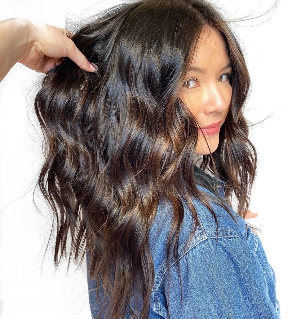 A dica para tirar a selfie perfeita (Foto: Reprodução / Instagram @adina_pignatare) — Foto: Glamour
