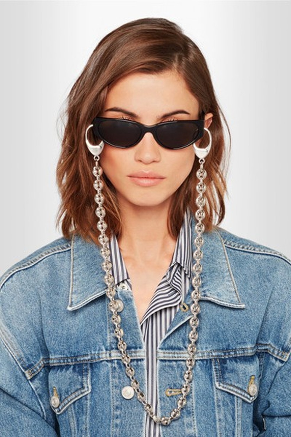 Cordinhas de óculos também na Balenciaga (Foto: Reprodução/Instagram) — Foto: Glamour