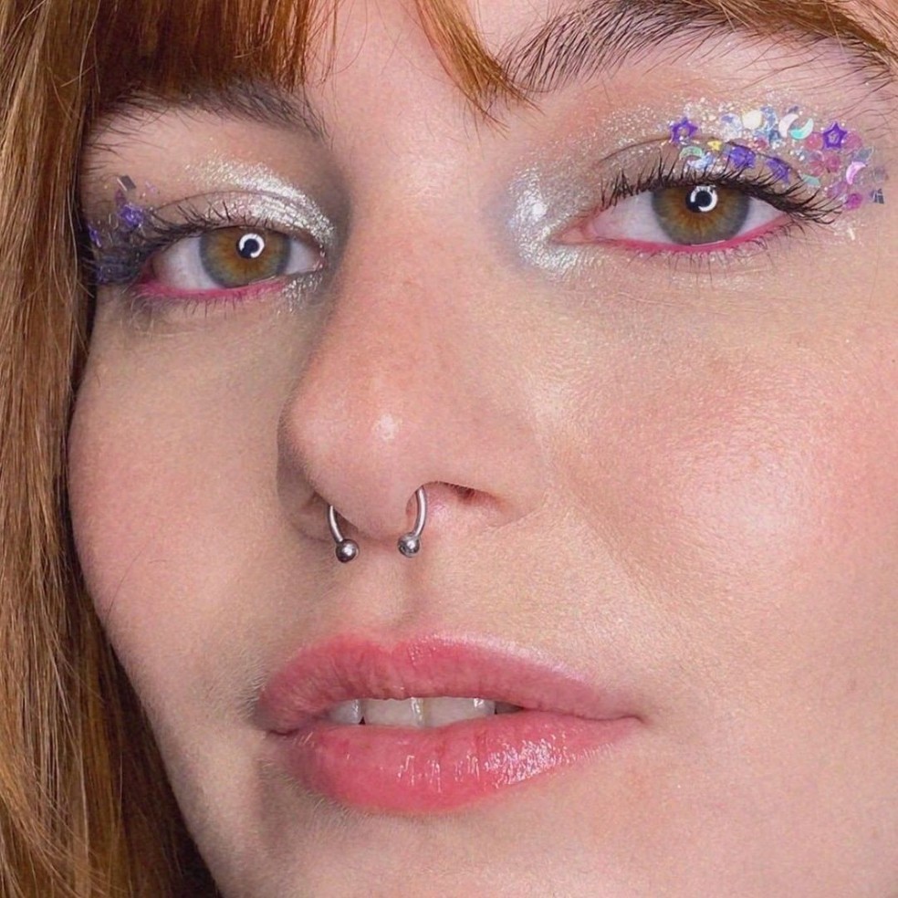 Maquiagem com glitter — Foto: Instagram @kaka.oliveira