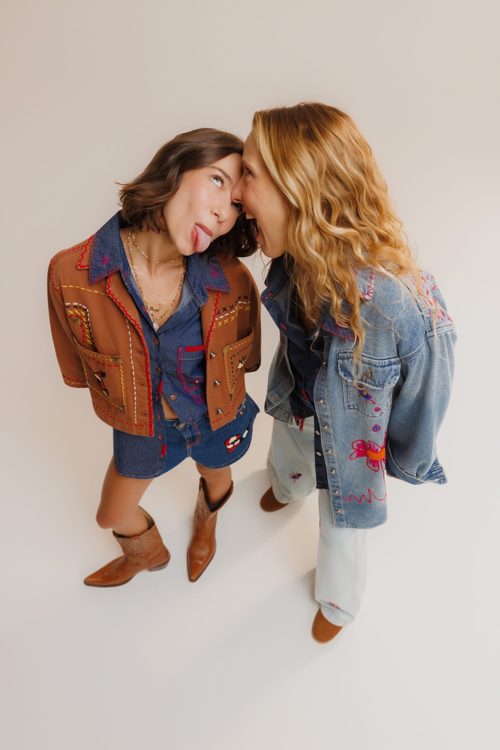 Trio carioca: Chica e Isabela Capeto renovam peças do acervo da Cantão em nova collab — Foto: Divulgação| Gabriel Klein
