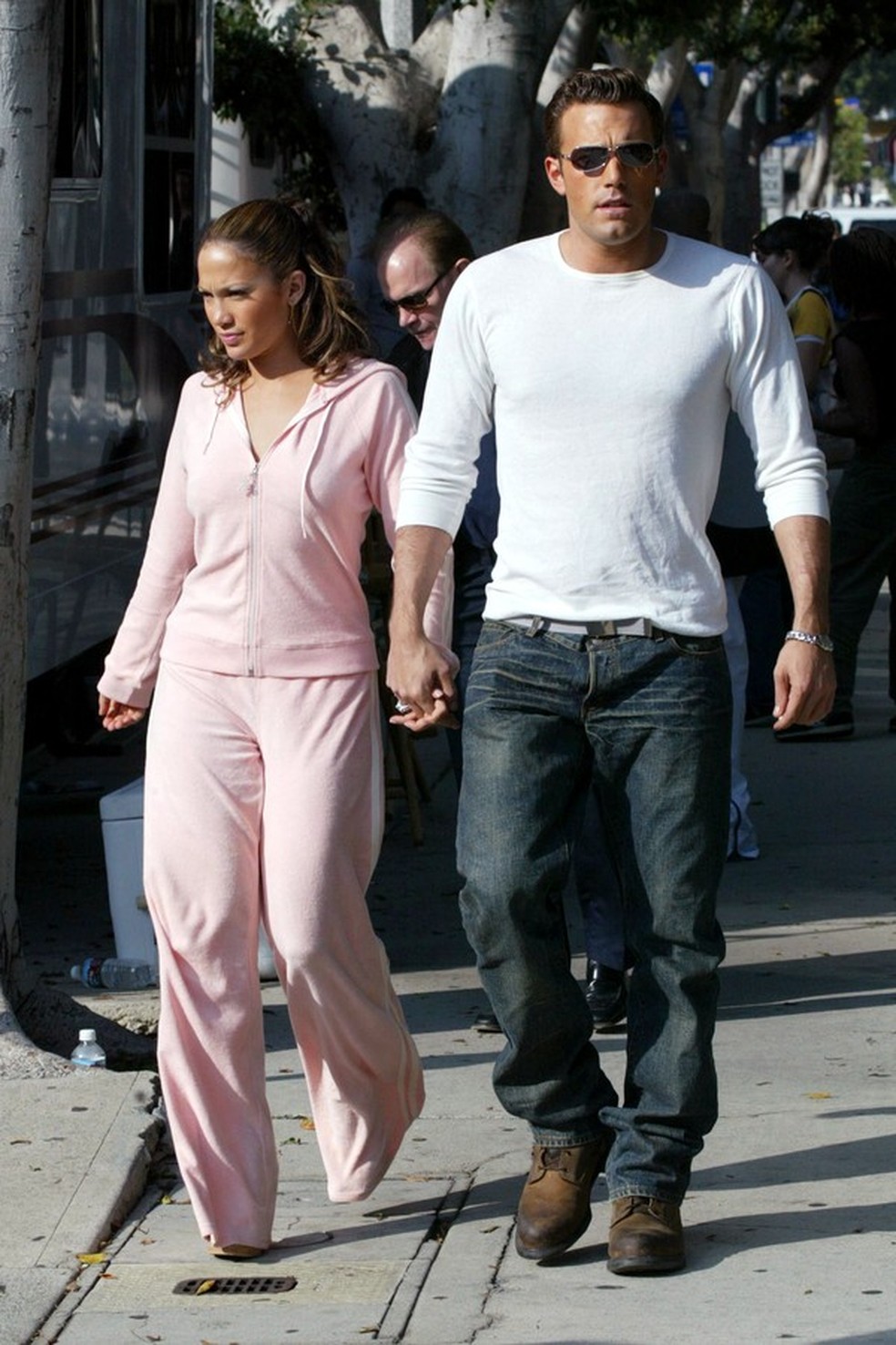 Os looks usados por Jennifer Lopez e Ben Affleck nos anos 2000 (Foto: Getty Images) — Foto: Glamour