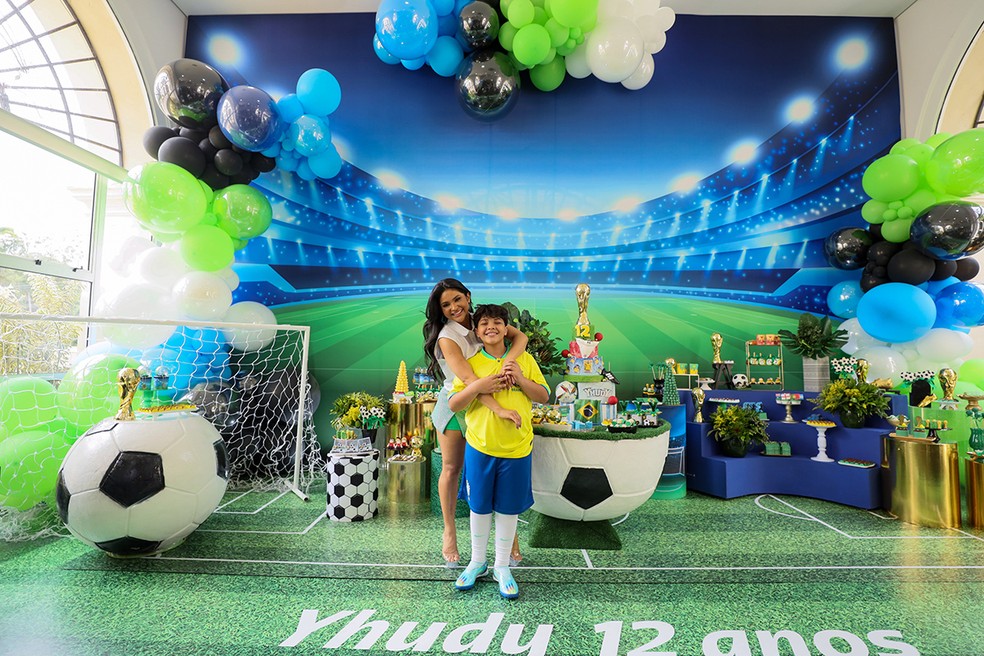 Mileide Mihaile arma festa temática de 12 anos para Yhudy Lima