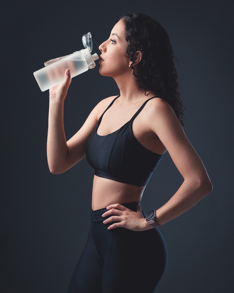 Beber água de manhã pode ser seu aliado em uma rotina mais saudável — Foto: Pexels