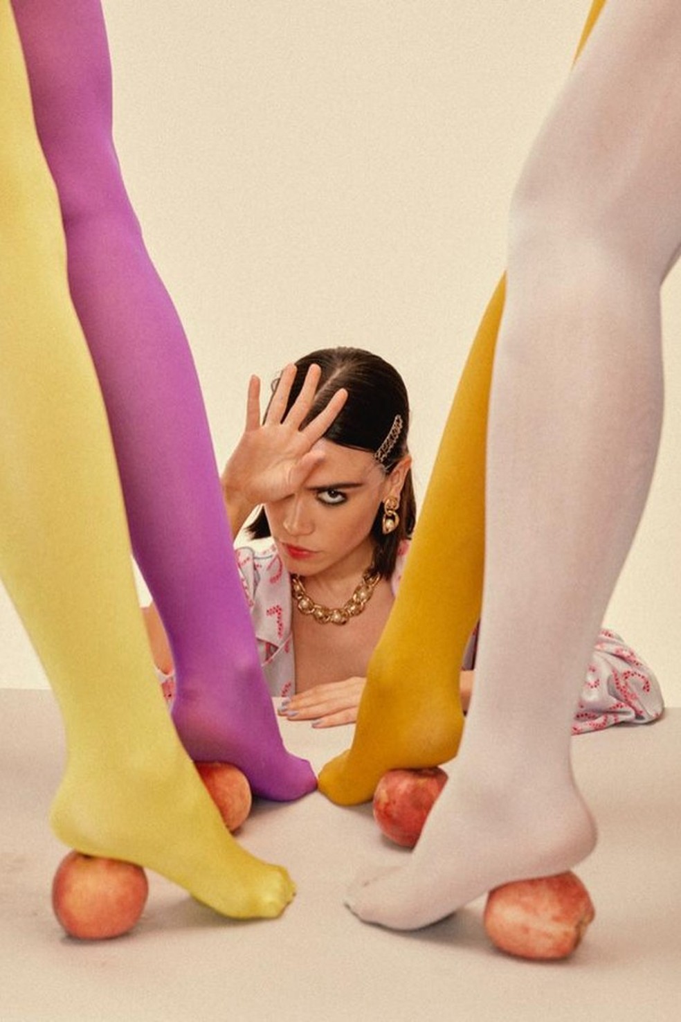 Olha só um dos nossos editoriais de Beleza na onda do #JacquemusAtHome (Foto: Ivan Erick) — Foto: Glamour