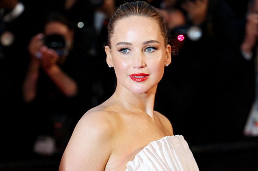 Descubra qual é o batom vintage que roubou a cena no look de Jennifer Lawrence em Cannes