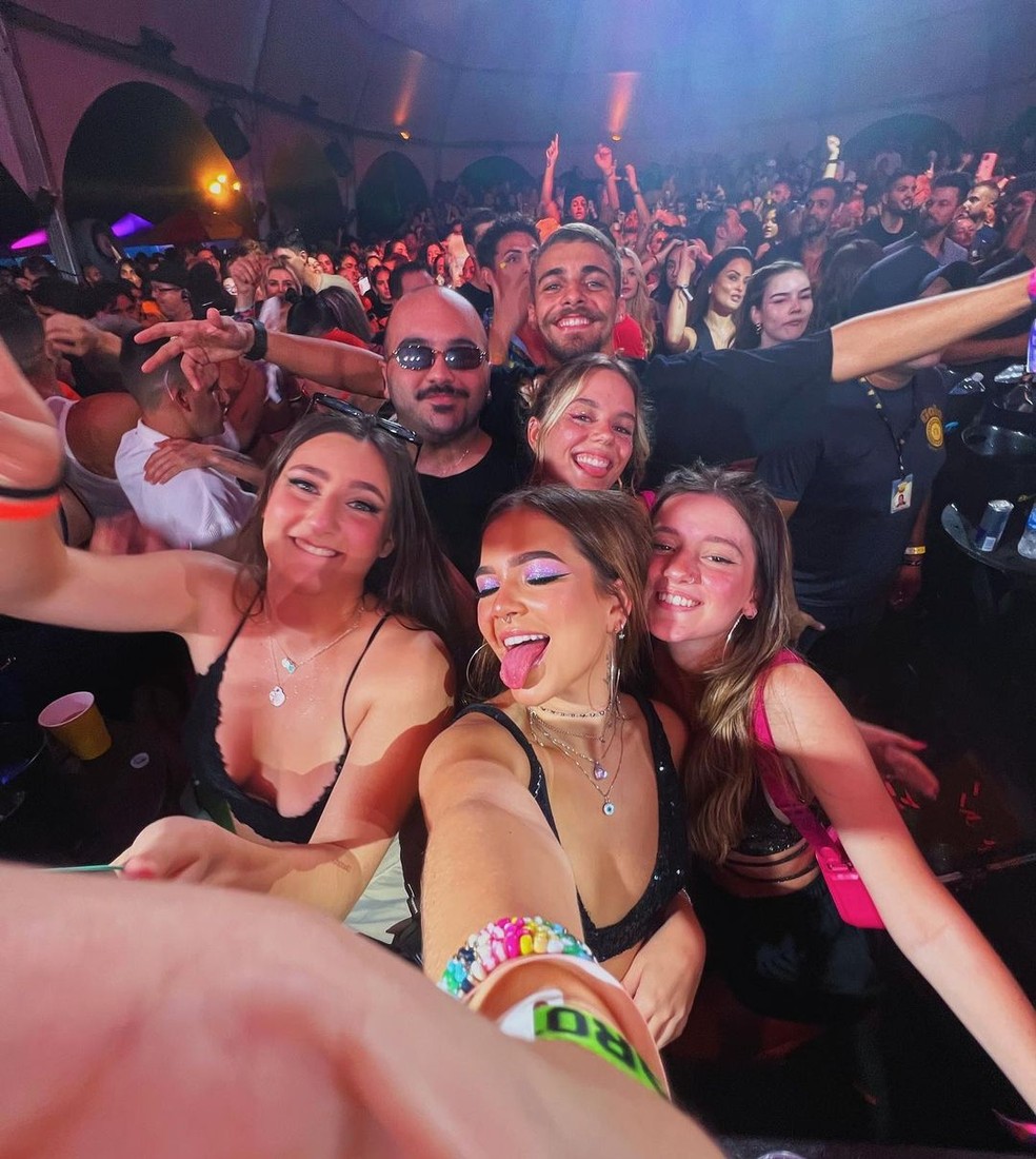 Mel Maia e amigos no show da Anitta — Foto: Instagram