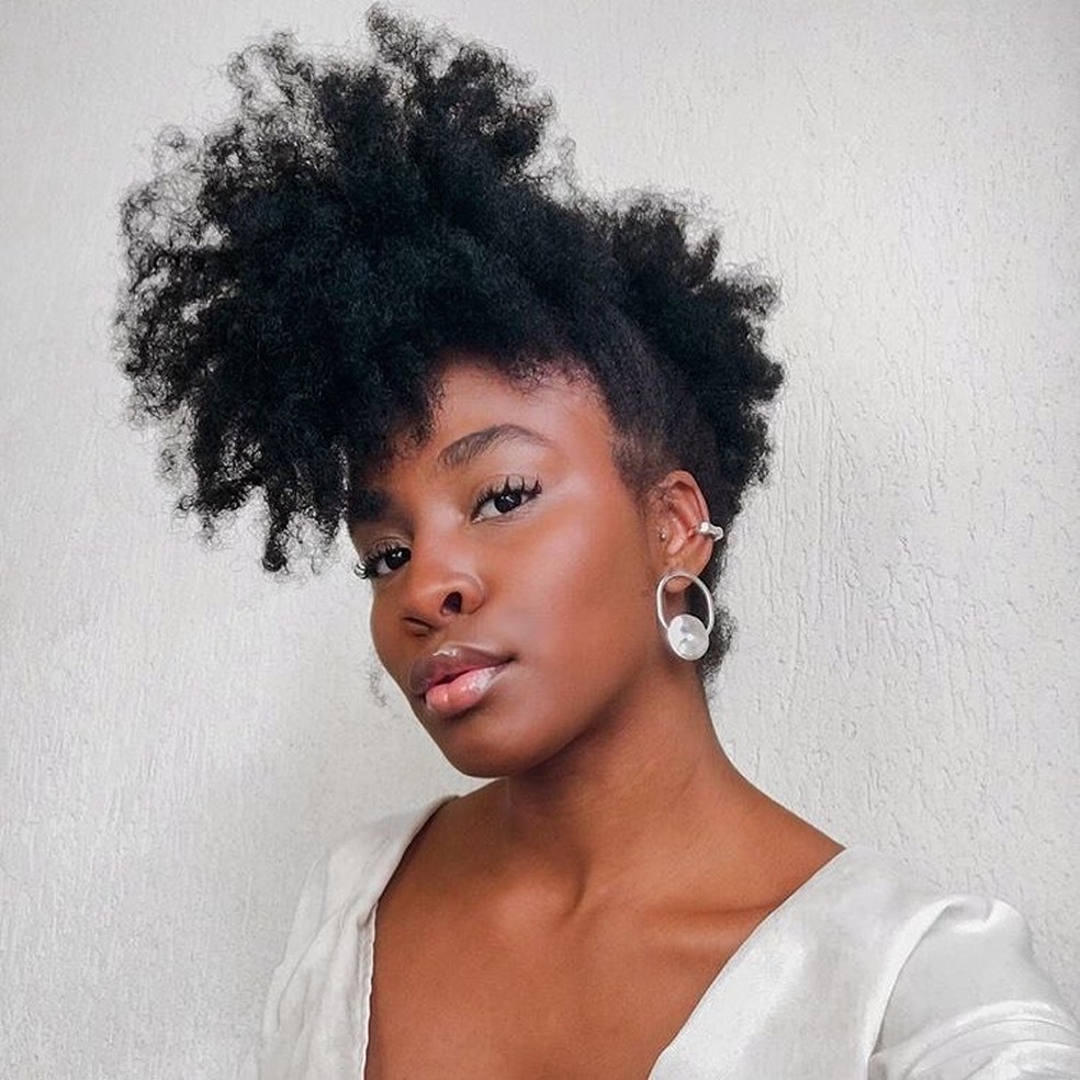 Nneamaka Edum usa Gostou Acessórios (Foto: Reprodução Instagram) — Foto: Glamour