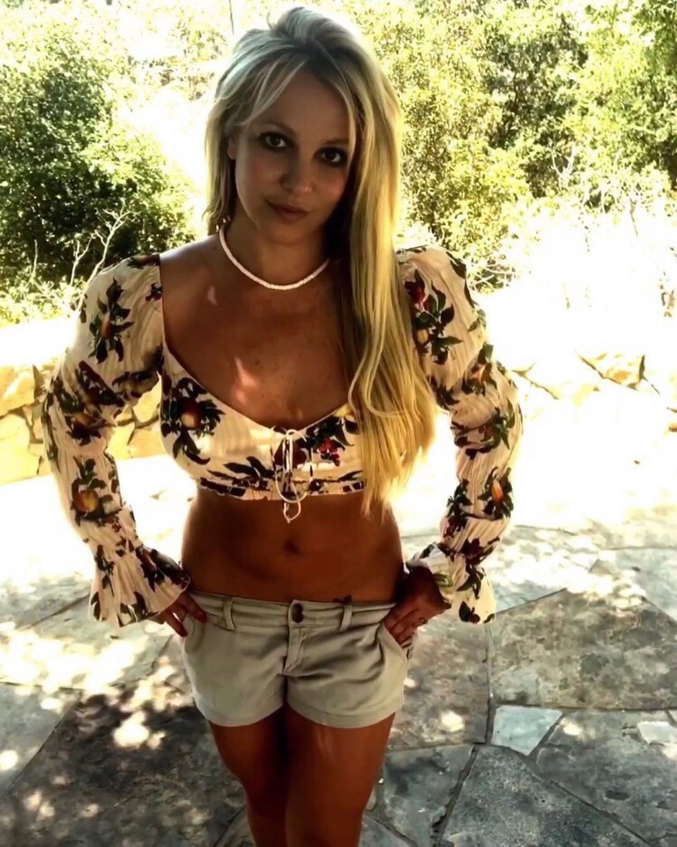 Britney Spears tem a sua combinação favorita para ficar em casa (Foto: Reprodução Instagram) — Foto: Glamour