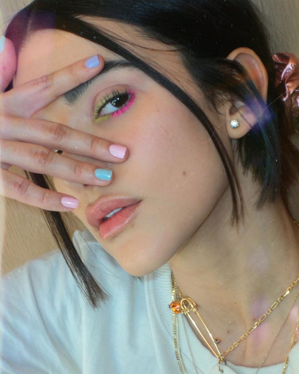 Manu Gavassi é super adepta das unhas curtinhas (Foto: Reprodução / Instagram @manugavassi) — Foto: Glamour
