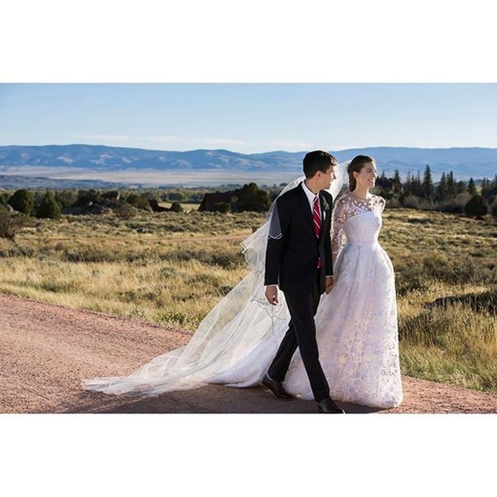 Allison Williams e o marido Ricky Van Veem (Foto: Reprodução/Instagram) — Foto: Glamour