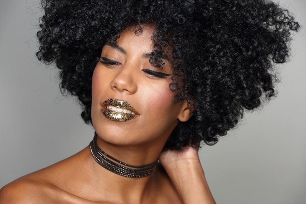 Boca com glitter (Foto: Daishi Pais/Beleza na Web) — Foto: Glamour