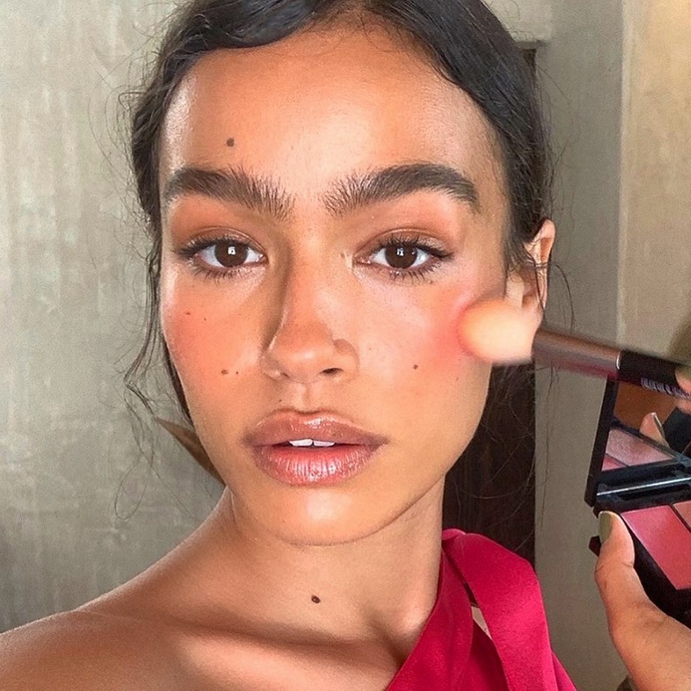 A "maquiagem em aquarela" é a tendência mais sonhadora da temporada — Foto: @leahdarcymakeup