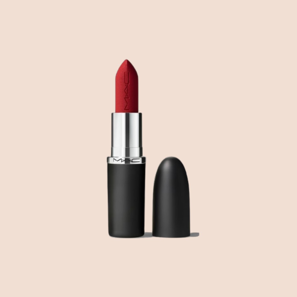 Batom Matte M·A·CXIMAL, da M.A.C, Cor: Russian Red, R$ 139,00 — Foto: Divulgação