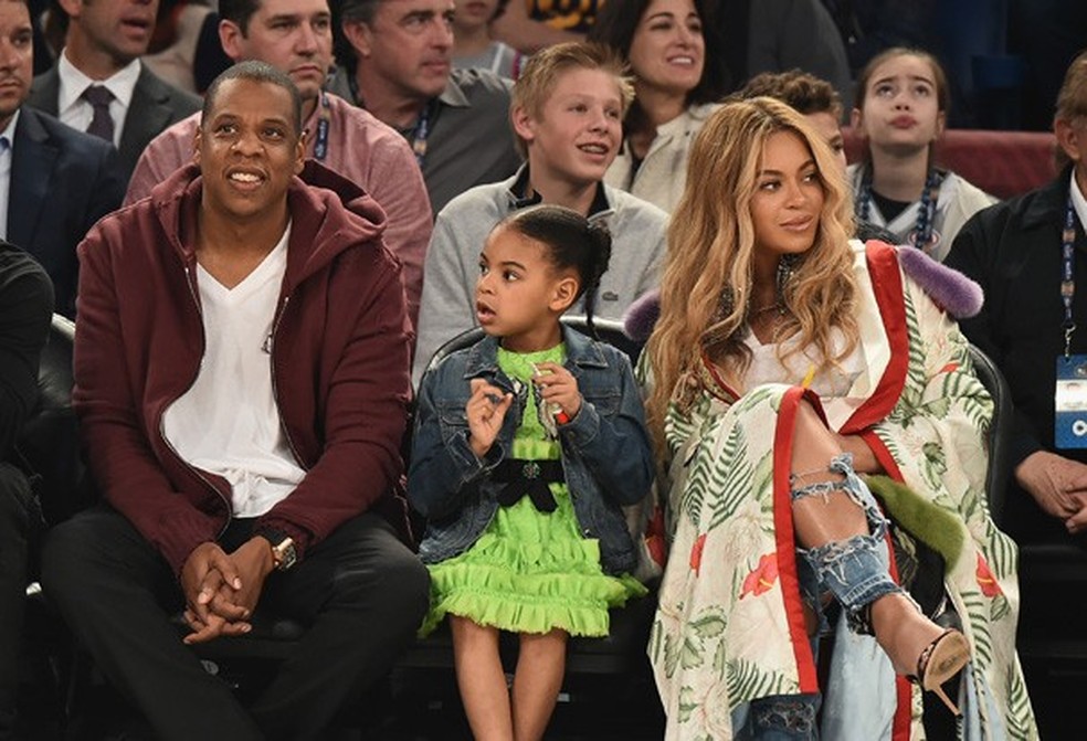 Beyoncé veste quimono de R$ 70 mil em jogo de basquete (Foto: Getty Images) — Foto: Glamour