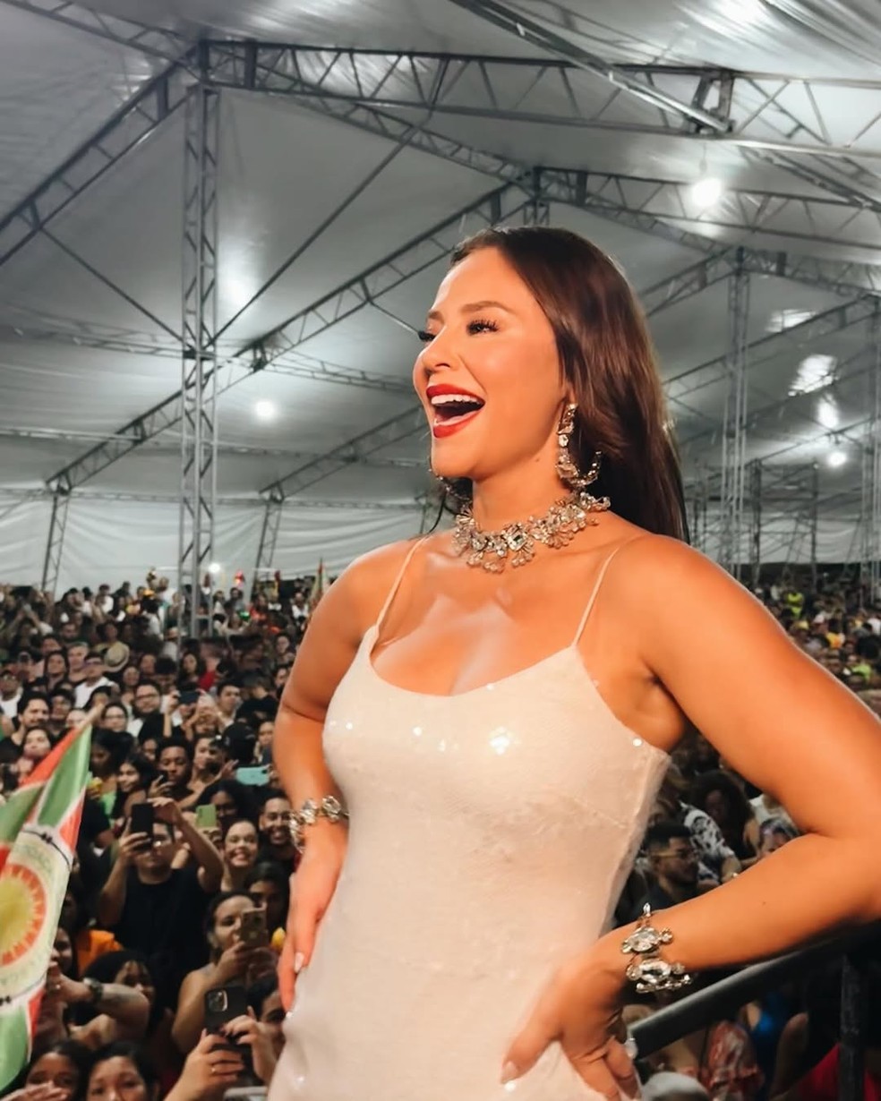 Colares maxi: o acessório do verão que conquistou as celebridades — Foto: Reprodução/Instagram