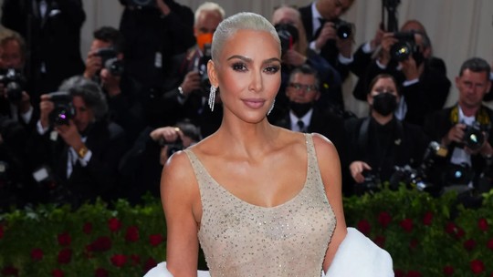 Kim Kardashian no Met Gala: Marilyn Monroe, Balenciaga e mais looks polêmicos na evolução fashion da empresária