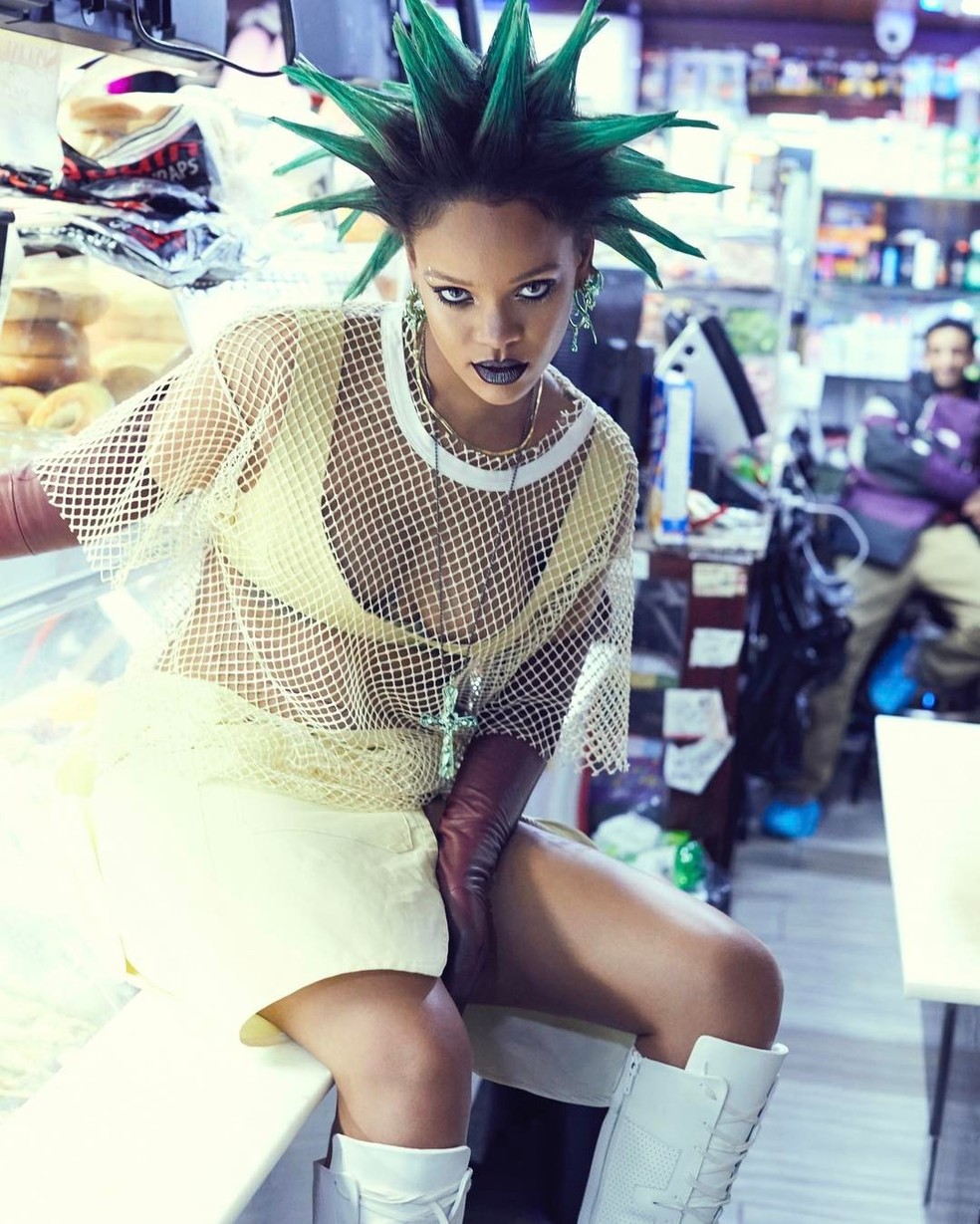 Rihanna para a Paper Magazine de março (Foto: Reprodução/Instagram) — Foto: Glamour