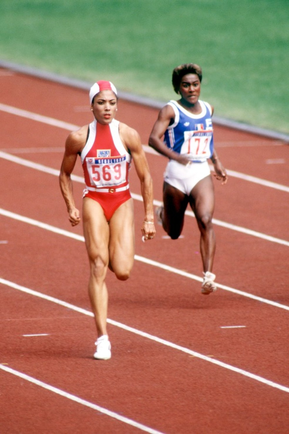Florence Griffith-Joyner durante os Jogos Olímpicos de Seul, na Coréia do Sul (Foto: Getty Images) — Foto: Glamour