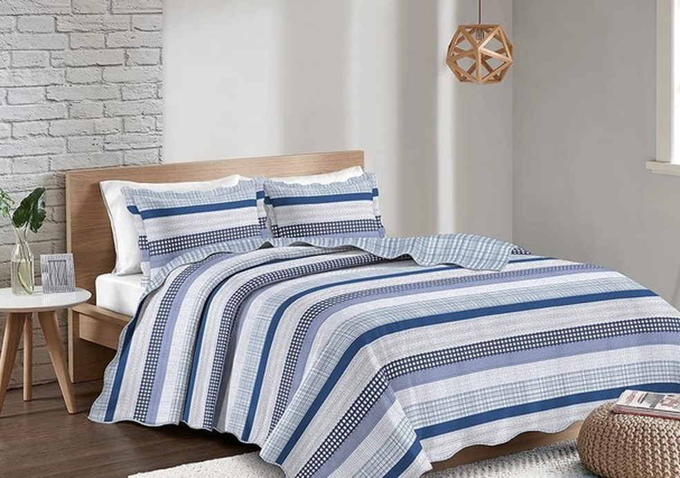 Colcha listrada Camesa, disponível na Amazon (Foto: Divulgação) — Foto: Glamour