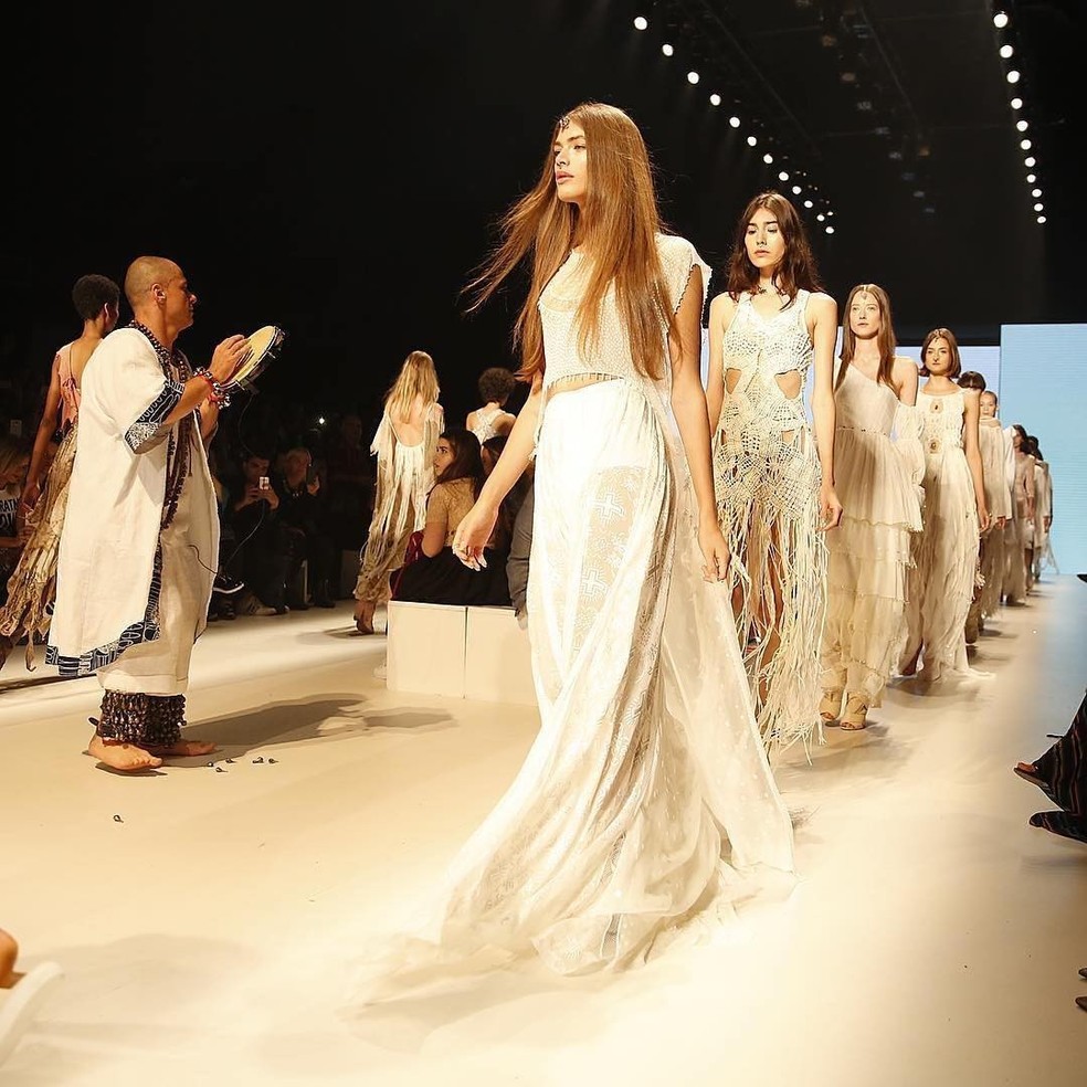 Desfile Helo Rocha (Foto: Instagram/Reprodução) — Foto: Glamour