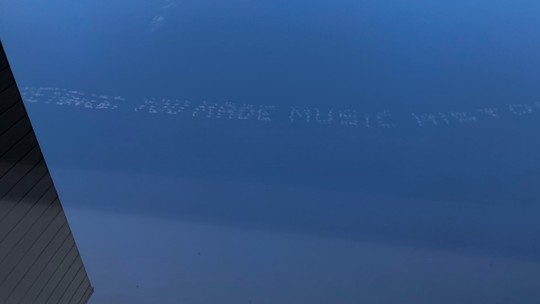 Mãe de Beyoncé mostra mensagem de avião no céu em Los Angeles: "Você fez história na música"