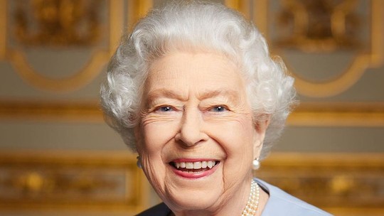 Palácio de Buckingham divulga retrato inédito da Rainha Elizabeth II