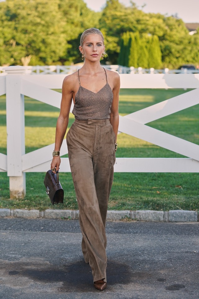 Como criar looks com camurça, hit da temporada
