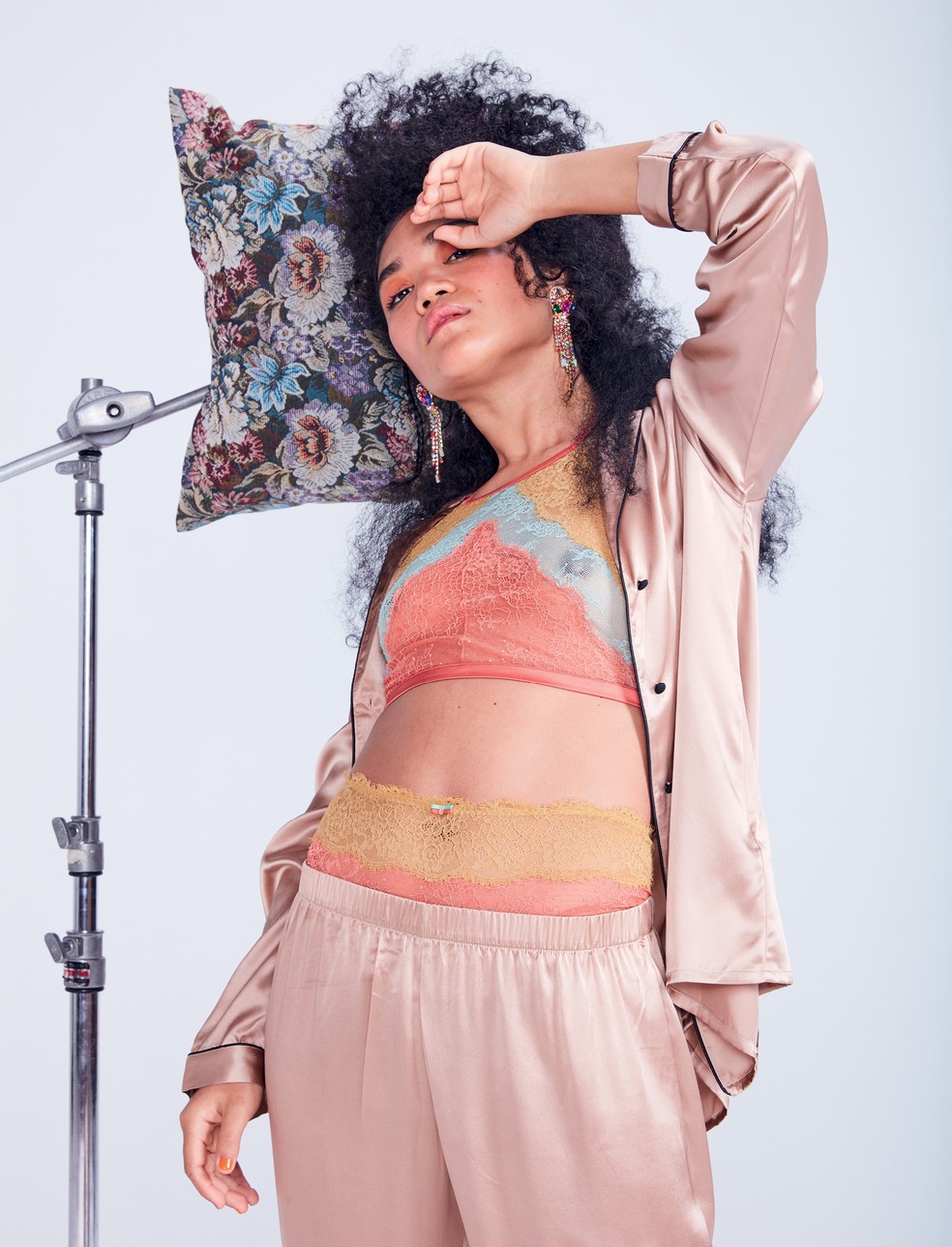 Boa noite pra quem? Um guia para recuperar o sono  — Foto: Thiago Justo/ Reprodução Glamour