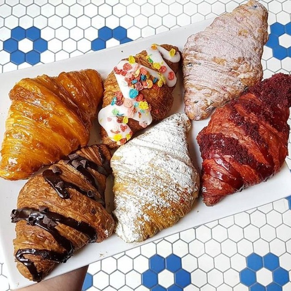 O croissant colorido é a nova onda no Instagram (Foto: Reprodução Instagram) — Foto: Glamour