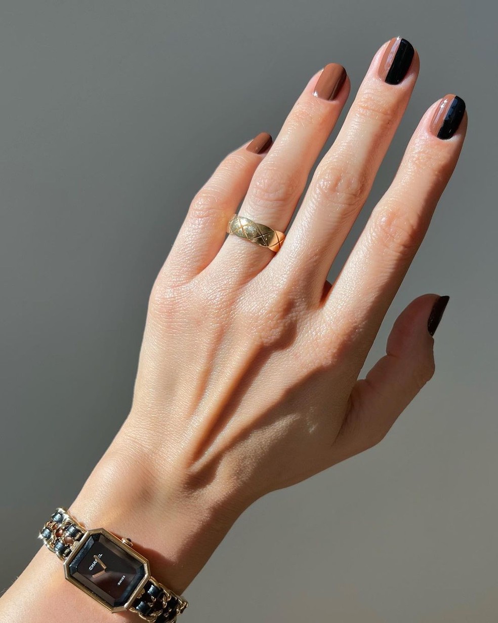 Unhas curtas decoradas: 10 ideias para usar em qualquer estação — Foto: Instagram/@betina_goldstein