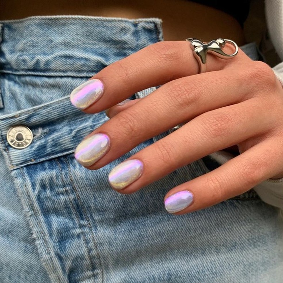 Unha de gelo é a nova tendência de nail art que você vai se apaixonar (Foto: Reprodução/ Instagram @madicuring) — Foto: Glamour