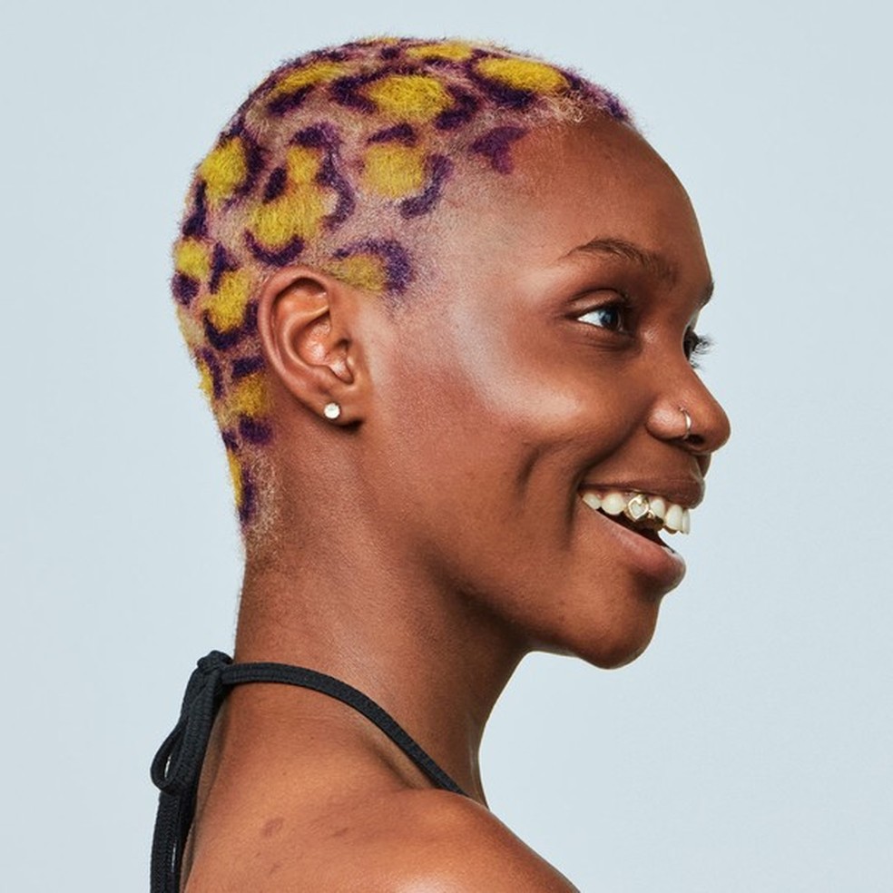 Cabelo estampado: o que está por trás da trend favorita da Burberry (Foto: Reprodução / Instagram @bleachlondon2) — Foto: Glamour
