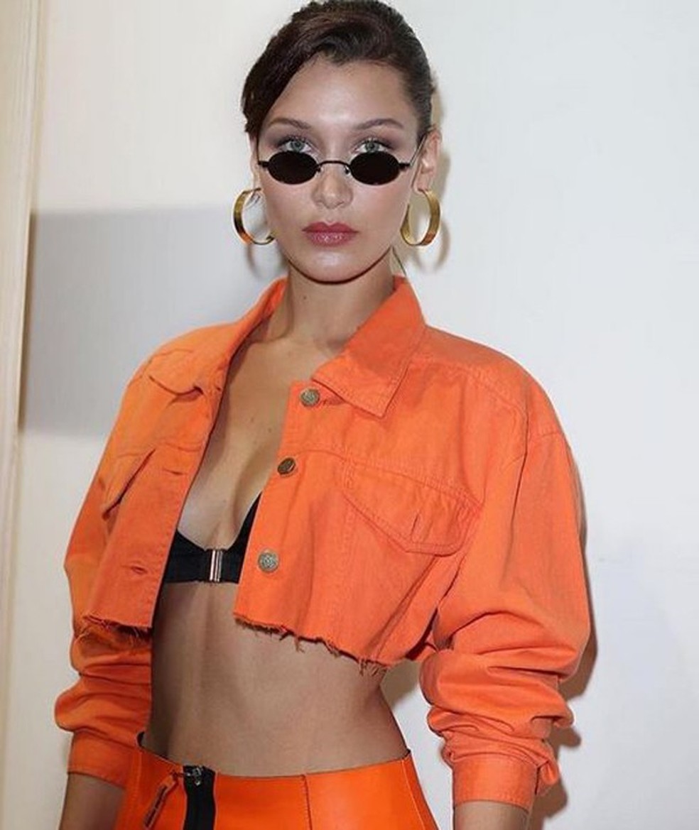 Bella Hadid e seus inseparáveis minióculos (Foto: Reprodução/Instagram) — Foto: Glamour