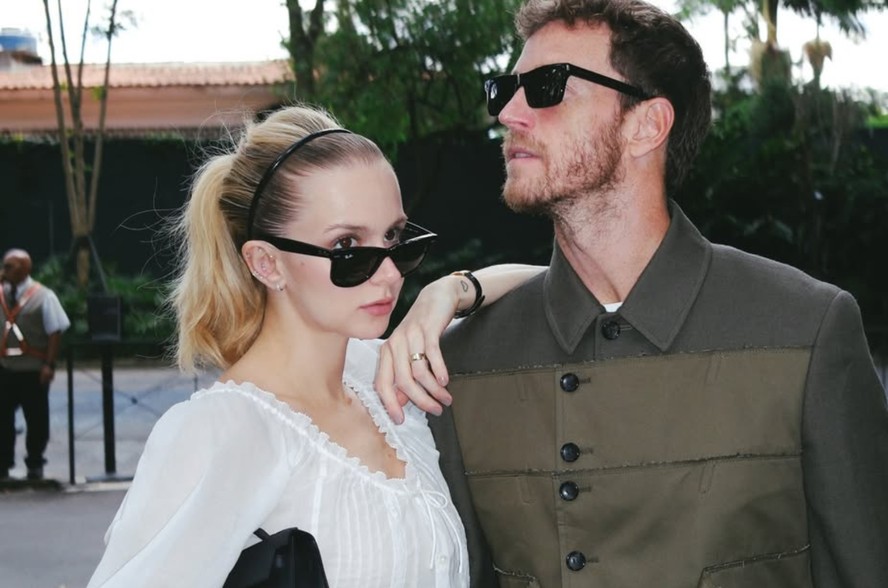 Grávida, Isa Scherer posta ensaio em clima de romance com o marido: 'Mamãe e papai'