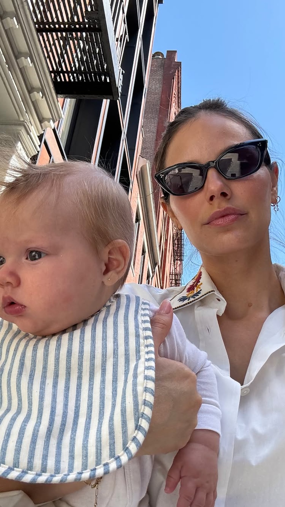 Laura Neiva curte passeio em Nova York com Chay Suede e a filha — Foto: Reprodução/Instagram