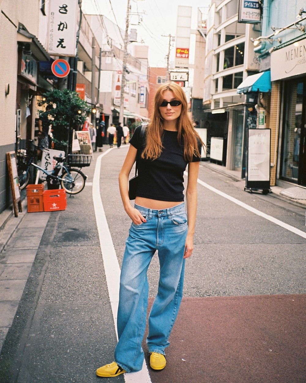 Veja como criar looks com a calça wide leg, hit da temporada