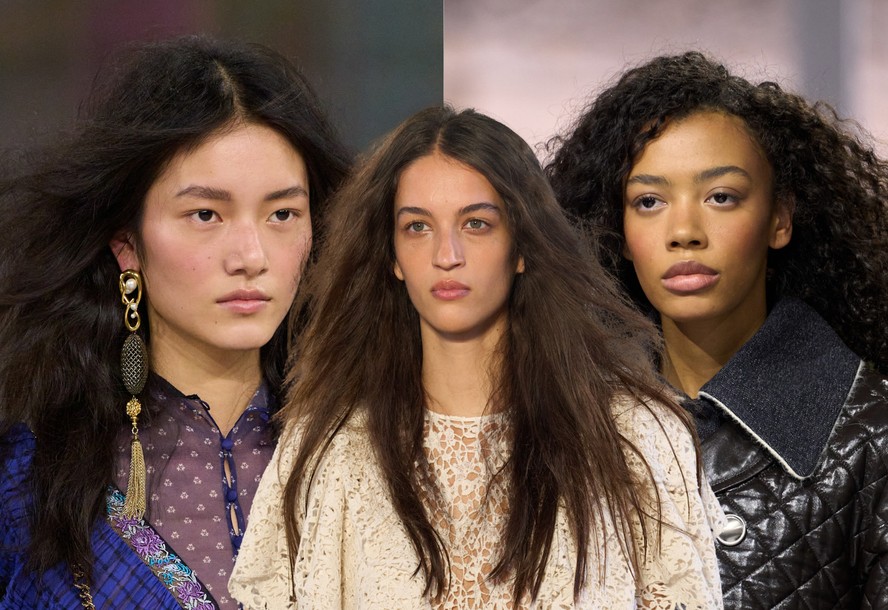 Penteados da vida real dominam as passarelas da Paris Fashion Week