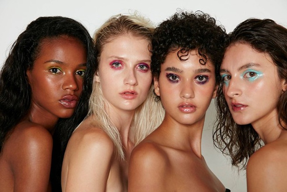 Olhos coloridos glossy (Foto: Bruna Castanheira/Glamour) — Foto: Glamour