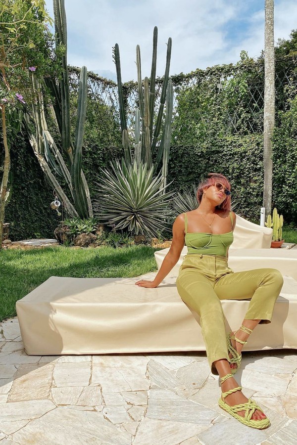 10 looks com maiô que vão além da moda praia para você apostar na peça ...